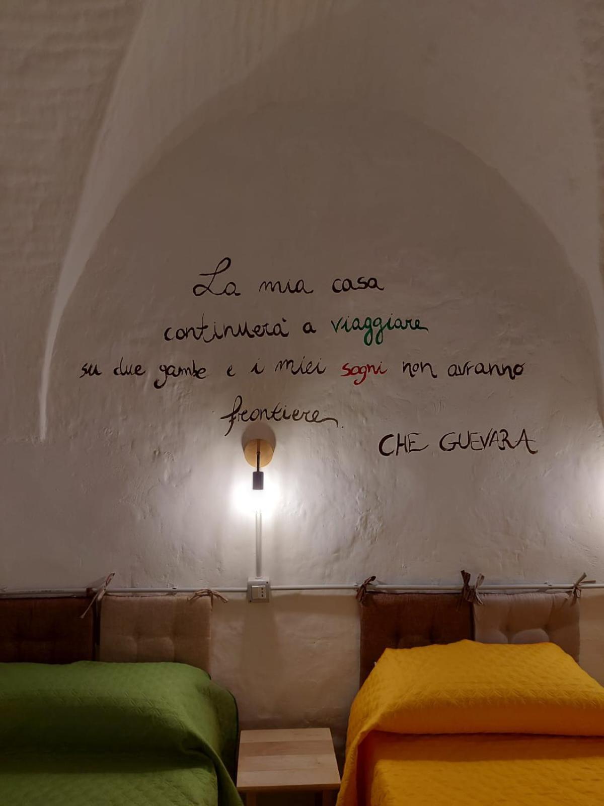 Lupus In Fabula Hostel Miglionico Luaran gambar