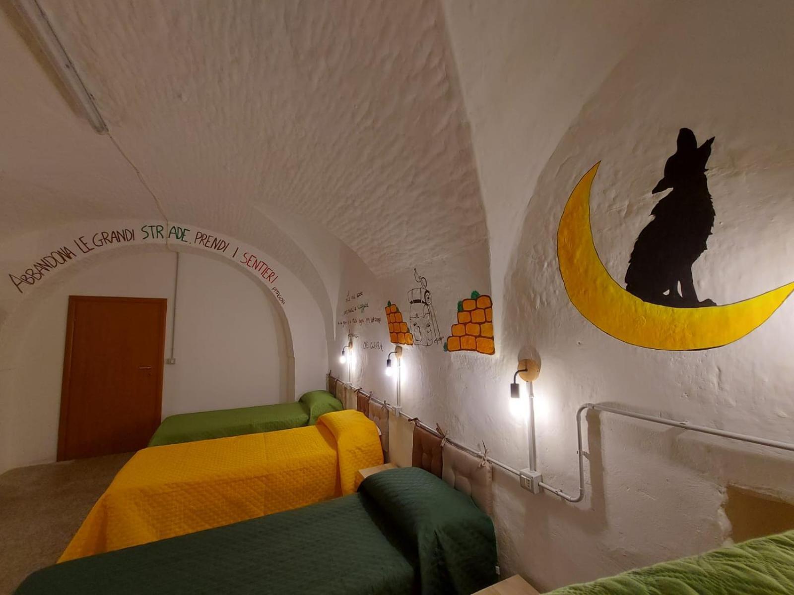 Lupus In Fabula Hostel Miglionico Luaran gambar