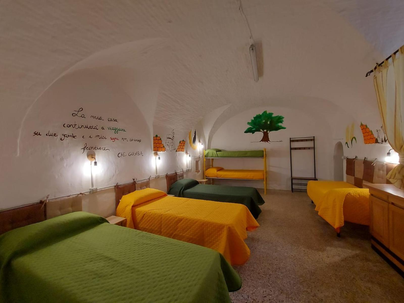 Lupus In Fabula Hostel Miglionico Bilik gambar