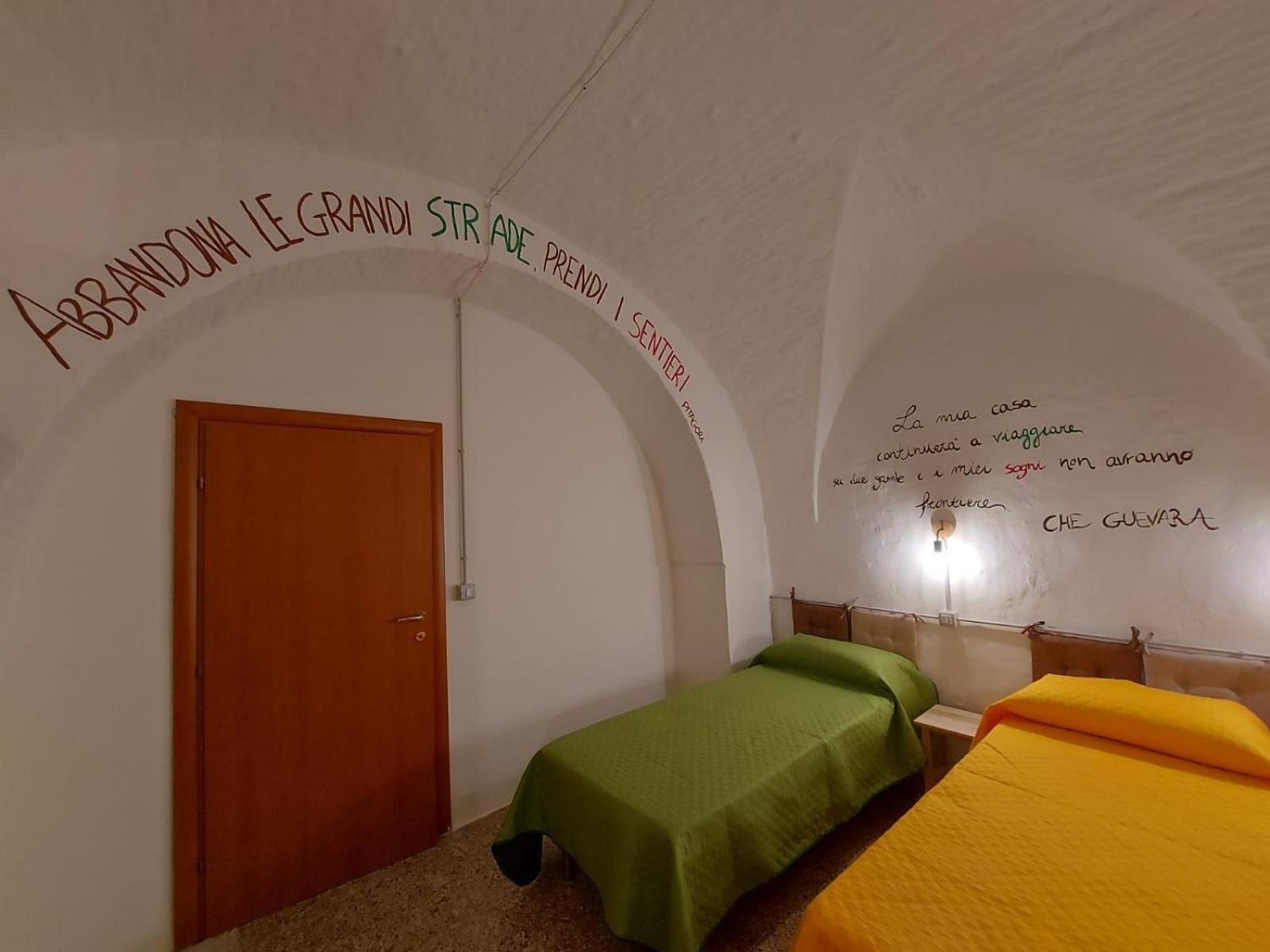 Lupus In Fabula Hostel Miglionico Bilik gambar